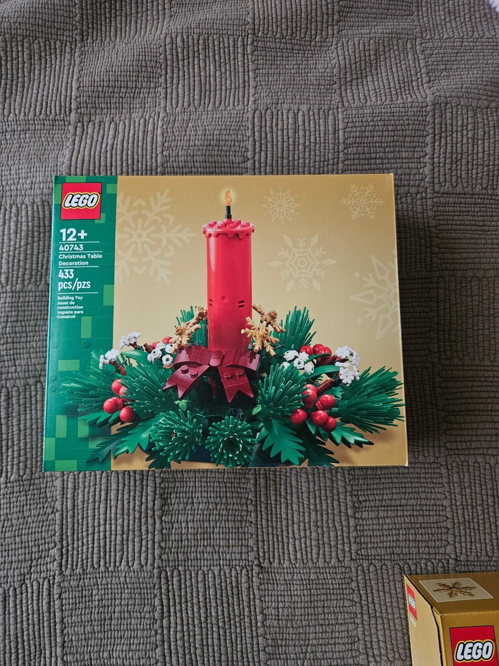 LEGO Red Candle and Green Wreath Holiday Centerpiece